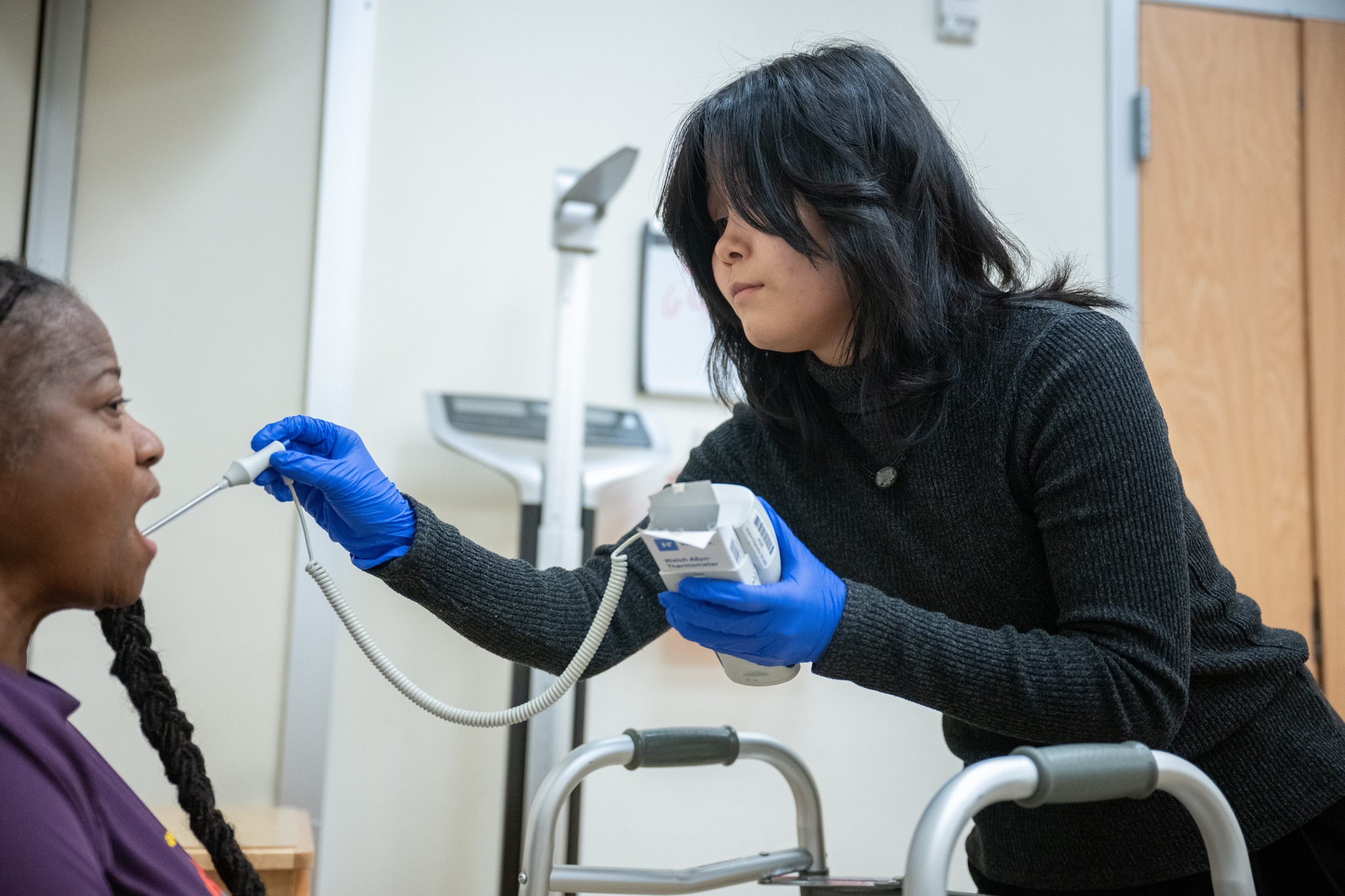 Students Step into Medical Roles during Simulation Lab Experience at the University of Alaska Anchorage