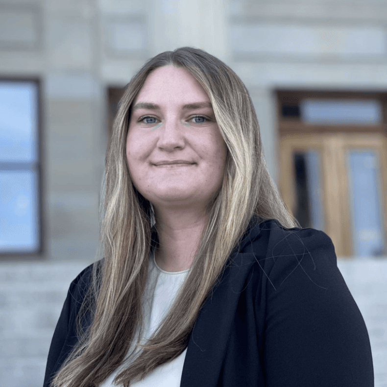 Montana WWAMI TRUST Scholar Megan Ogle Shares Kratom Research at Statewide Conference